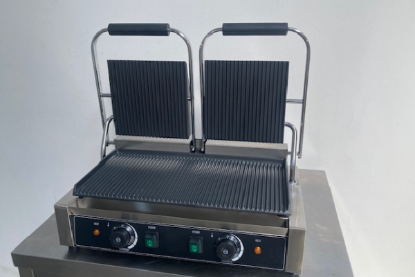 Piastra Panini elettrica professionale NUOVA piastrapaninielettricaprofessi-68a1832150bf1.png