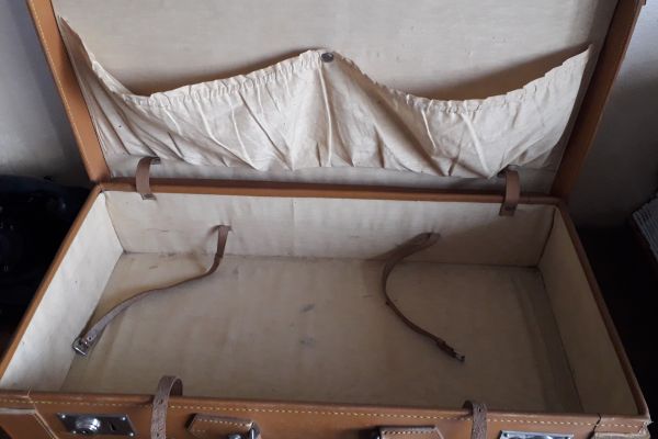 Grande valigia    d'epoca   in cuoio  rigida  completa di   custodia viaggio in  grandevaligiadepocaincuoiorigi123.jpg