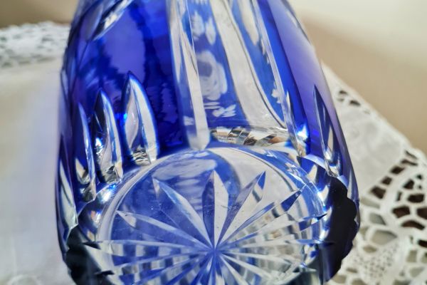 Vaso stile  Liberty in cristallo blu cobalto di  Boemia vasostilelibertyincristalloblu12.jpg