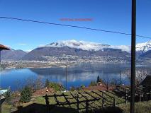 Grande casa bifamiliare con giardino e vista lago a S. Nazzaro GrandecasabifamiliarecongiardinoevistalagoaSNazzaro.jpg