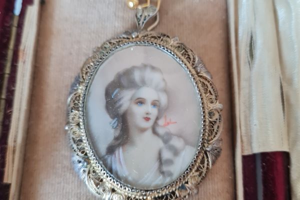 Antico Pendente   filigrana argento 800 miniatura di dama dipinta a mano firmata ciondolovintageanni40filigrana-689c40683cdbf.jpg