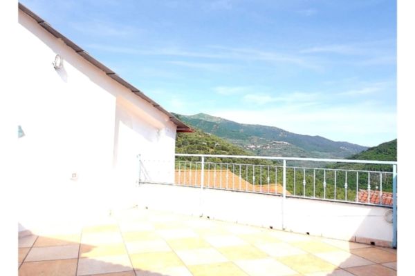 Italia Liguria terra tetto ristrutturato italialiguriaterratettoristrut1.jpg
