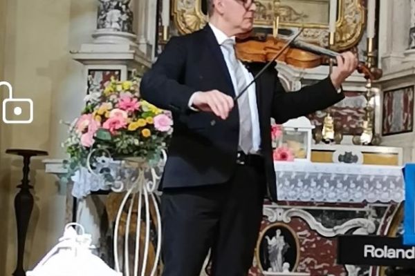 Violino classico o elettrico per matrimoni civili e religiosi violinopermatrimoniciviliereli-63fc5b8d408c6.jpg