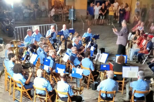 Vitaliano Gallo dirige I concerti estivi della Banda  P. Anfossi di Taggia 2024 vitalianogallodirigeiconcertie1.jpg