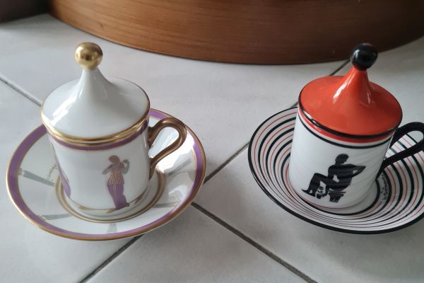 Gio Ponti  coppia di tazzine con coperchio e piattino, gioponticoppiaditazzineconcope.jpg