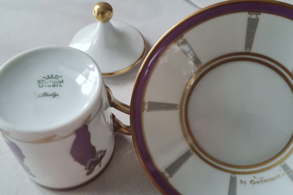 Gio Ponti  coppia di tazzine con coperchio e piattino, gioponticoppiaditazzineconcope1.jpg