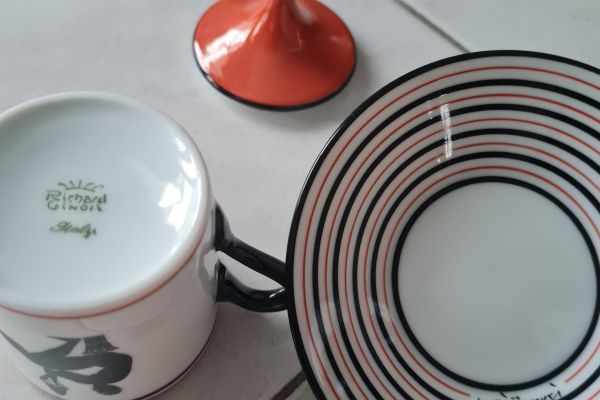 Gio Ponti  coppia di tazzine con coperchio e piattino, gioponticoppiaditazzineconcope1234.jpg