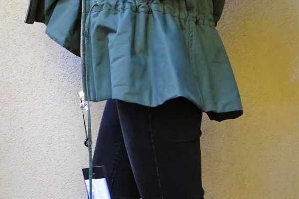 BLUMARINE jacket with Shadow Fox collar. size 42 (48IT) blumarinejacketwithshadowfoxco-650dcbd8f2287.jpg