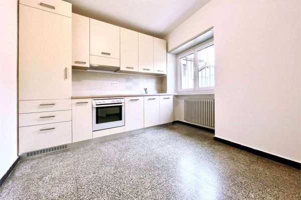 AMPIO APPARTAMENTO DI 3.5 LOCALI NEL NUCLEO ampioappartamentodi35localinel123.jpg