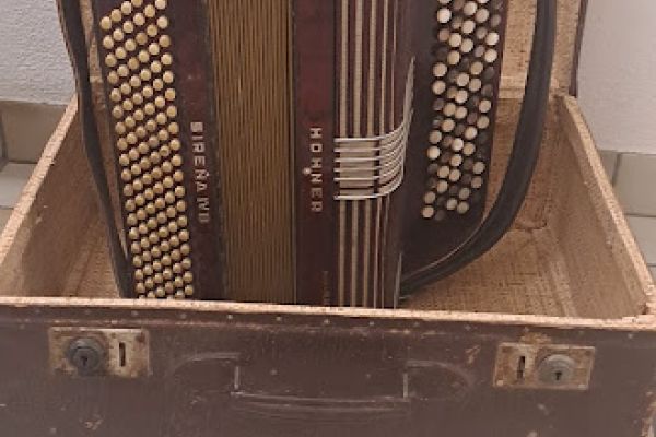 Fisarmonica a bottini marca Honer fisarmonicaabottinimarcahoner12.jpg