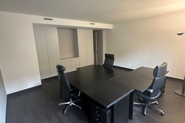 LUGANO – LUMINOSO UFFICIO ARREDATO IN ZONA LAC / CENTRO luganoluminosoufficioarredatoi-66ebd2e1c5254.jpg