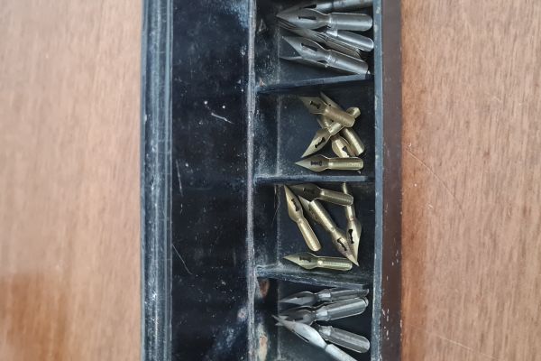 Antica scatola porta pennini scrittura  ,  francese vintage in  legno laccata anticascatolaportapenniniscrit1.jpg