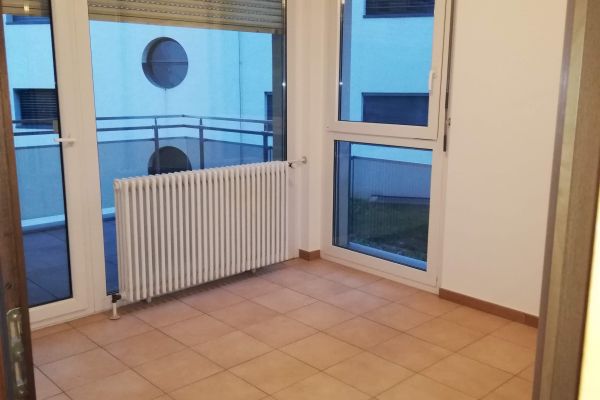 Vendo Appartamento 3.5 Locali con Piscina  Paradiso, con ottimo reddito Fr 1'850 vendoappartamento35localiconpi-66b3cdb899a39.jpg