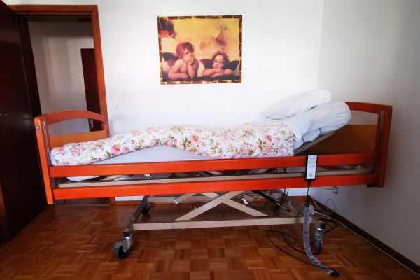Letto di cura elettrico regolabile con telecomando. CONSEGNA e montaggio GRATIS lettodicuraelettricoregolabile-66683d752acb5.jpg