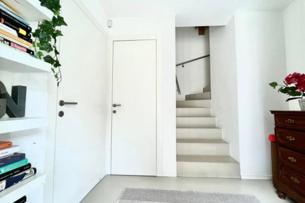 MODERNA MAISONETTE SU TRE PIANI PERFETTA ANCHE PER UFFICI modernamaisonettesutrepianiper1234.png