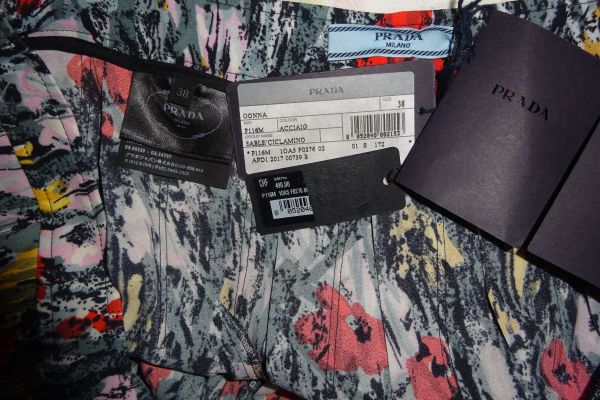 PRADA ORIGINAL AND NEW! pleated skirt size 32 (38IT) pradaoriginalandnewpleatedskir-67dc98ee5a265.jpg