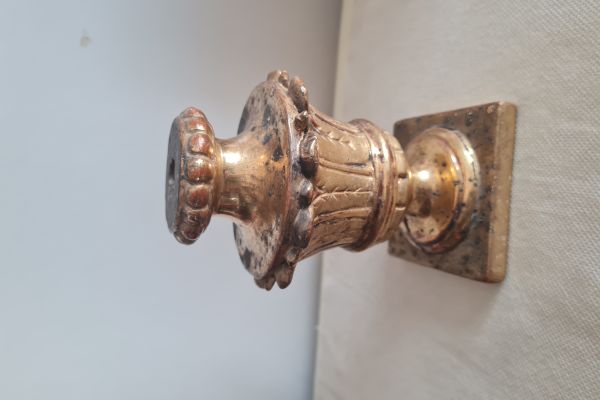 Vaso Porta Palme in legno intagliato e dorato '800 da altare . Dimensioni cm .10 vasoportapalmeinlegnointagliat.jpg