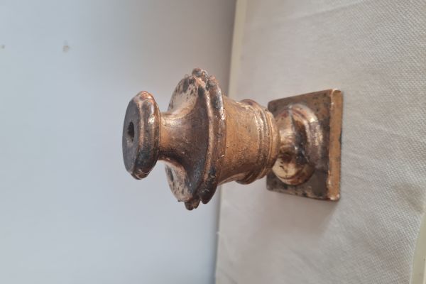 Vaso Porta Palme in legno intagliato e dorato '800 da altare . Dimensioni cm .10 vasoportapalmeinlegnointagliat1.jpg