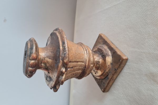 Vaso Porta Palme in legno intagliato e dorato '800 da altare . Dimensioni cm .10 vasoportapalmeinlegnointagliat12.jpg