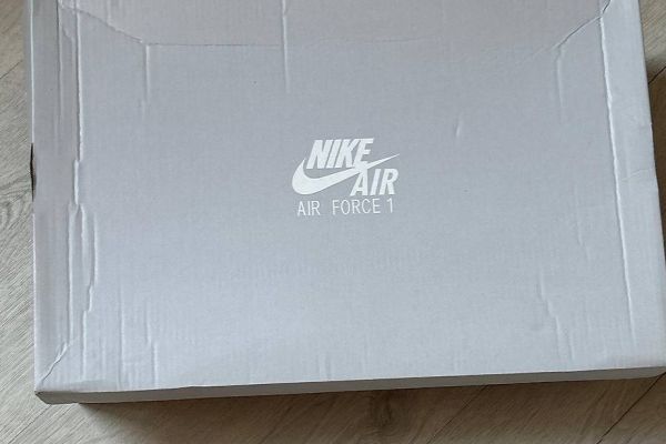 Vendo Nike Air Force NUOVE vendonikeairforcenuove1.jpg