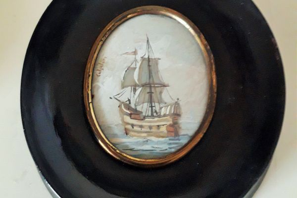Miniatura ovale  d'antan  su  foglio di materiale pregiato , miniaturaovaledantansufogliodi.jpg