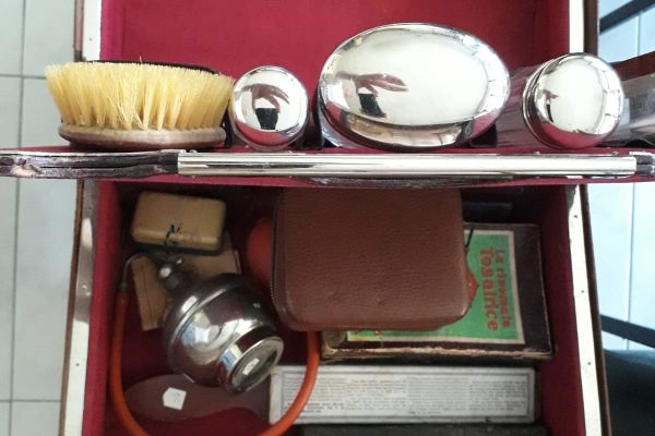 Borsa  d'epoca  barbiere  da viaggio  in pelle borsadepocabarbieredaviaggioin.jpg