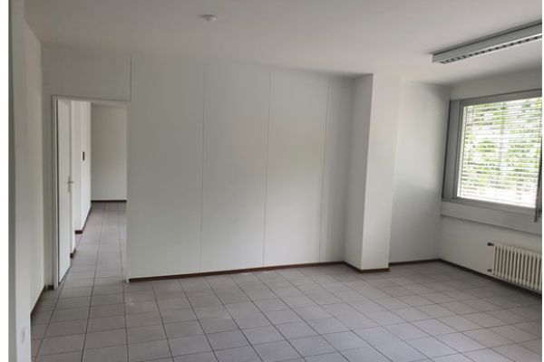 In affitto COMODO UFFICIO IN ZONA CENTRALE A CHIASSO inaffittocomodoufficioinzonace.jpg