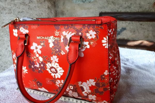 MICHAEL KORS Borsa in pelle. ORIGINALE e NUOVA! c'è una lunga cinghia michaelkorsborsainpelleorigina-67f7d387954fc.jpg