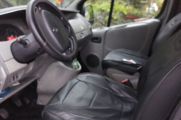 renault trafic passenger 8 posi 2000 tdi renaulttraficpassenger8posi200.jpg