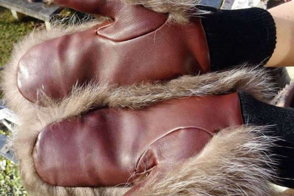 BALLY mittens leather and real fur! size 8,5 ORIGINAL and NEW! ballymittensleatherandrealfurs-6570d4a3529d3.jpg