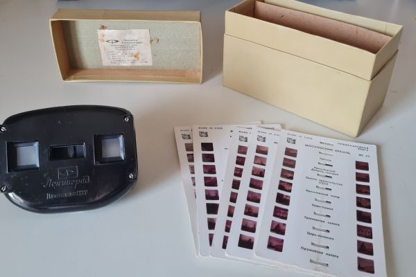 Visore stereoscopio russo   01.1957   realizzato in bakelite visorestereoscopiorusso011957r.jpg