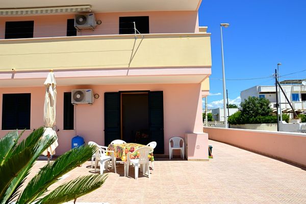 PROMO *14notti >  VILLE 4VANI sul MARE di Torre Pali promo14nottiville4vanisulmared.jpg
