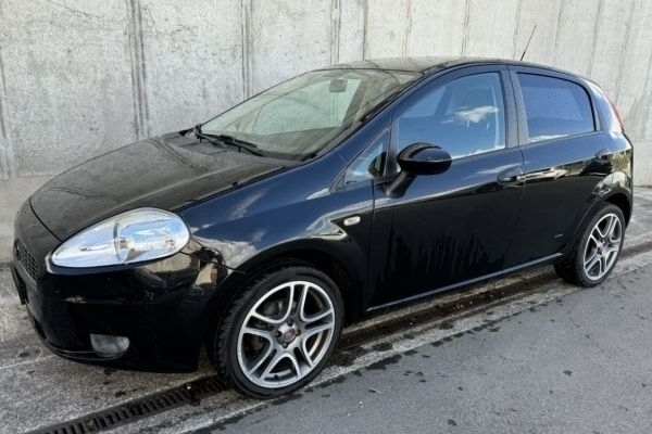 Noleggio auto giornaliero noleggioautogiornaliero.jpeg