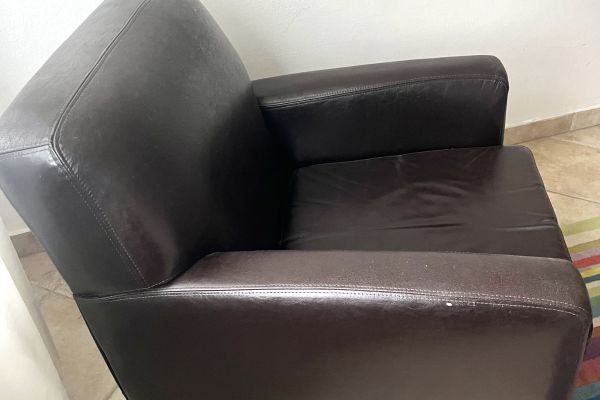 2 poltrone, vera pelle, usate 2poltroneverapelleusate1.jpeg