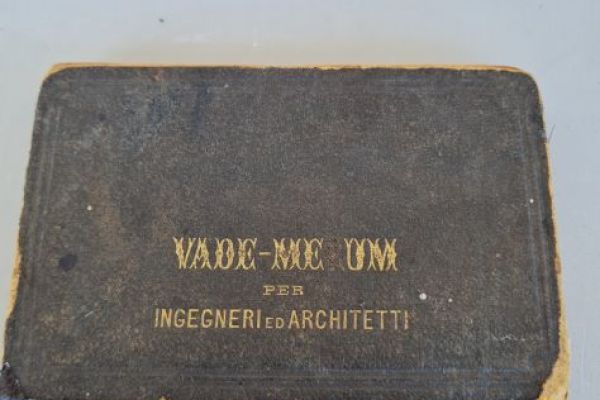 Piccolo volume VADE-MECUM 1870 per Ingegneri – Architetti ed Assistenti Costrutt piccolovolumevademecum1870peri.jpg