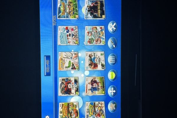 Vendo Wii + Telecomando + 101 Giochi. vendowiitelecomando101giochi12.jpg