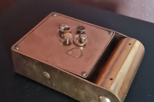 Orologio sveglia Jaeger anni '50. Due giorni di carica. Meccanica funzionante, n orologiosvegliajaegeranni50due123.jpg