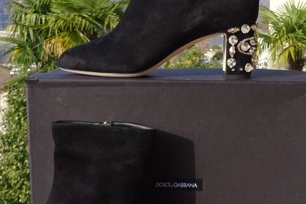 Dolce & Gabbana suede ankle boots with crystals! size 37,5 dolcegabbanasuedeanklebootswit-66bb6a02d5981.jpg