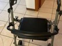 Sedie a rotella/comoda/girello per anziani Serviziodicartomanzia-6127683131cc2.jpg