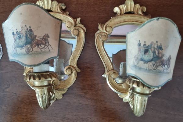 Coppia di  piccole appliques  d'antan ,cornice sagomata realizzata in legno dora coppiadipiccoleappliquesdantan1.jpg