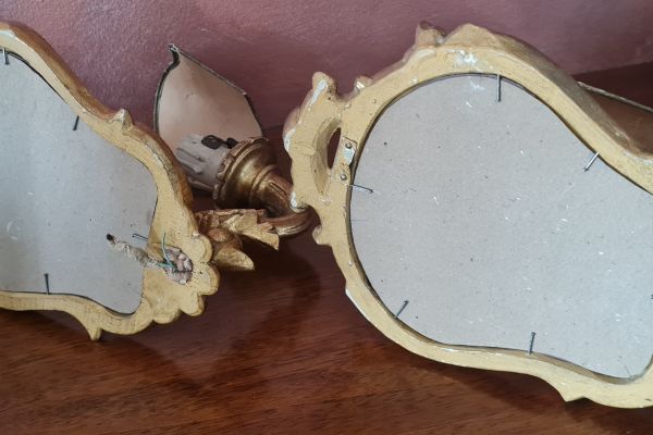 Coppia di  piccole appliques  d'antan ,cornice sagomata realizzata in legno dora coppiadipiccoleappliquesdantan123.jpg