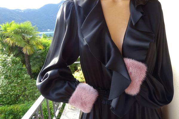 BLUMARINE Abito CON VISONE! COLORE- NERO taglie: 40, 42, 44 IT blumarineabitoconvisonecoloren-67fbb3a02b0f0.jpg