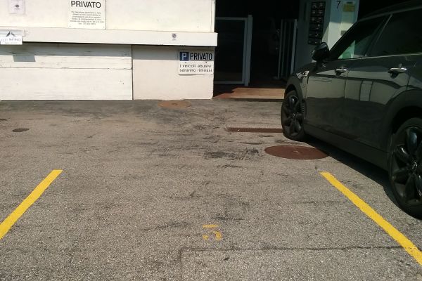 AFFITTASI POSTI AUTO INTERNI/ESTERNI affittasipostiautointerniester-66a9ff0f6d231.jpg