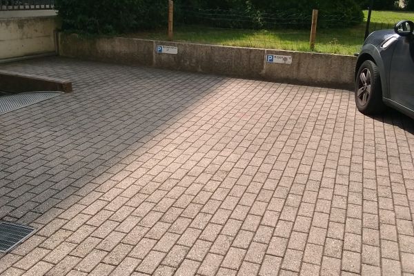 AFFITTASI POSTI AUTO INTERNI/ESTERNI affittasipostiautointerniester-66a9ff108c71e.jpg