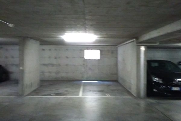 AFFITTASI POSTI AUTO INTERNI/ESTERNI affittasipostiautointerniester.jpg