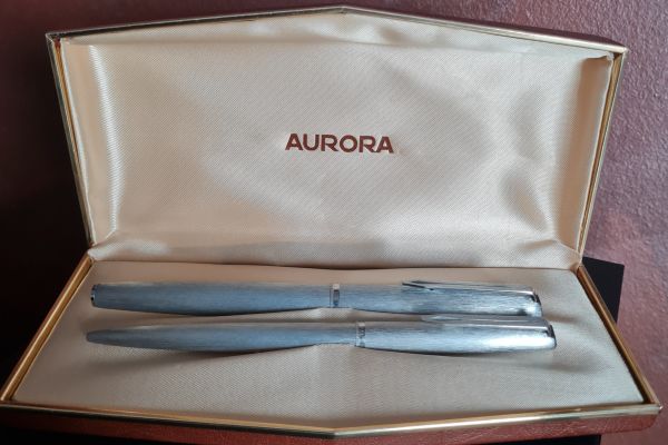 Parure  AURORA modello 98 vintage  penna stilografica e sfera  usate ma in ottim parureauroramodello98vintagepe.jpg