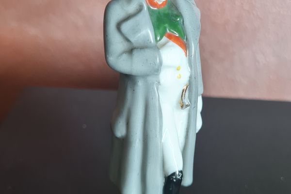 Antica statuetta di Napoleone in porcellana di Kister Scheibe Alsbach, Germania, anticastatuettadinapoleoneinpo.jpg