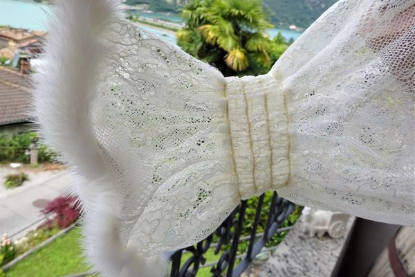 BLUMARINE Abito in pizzo con visone. 96% SETA! il color panna Taglia 42-44 blumarineabitoinpizzoconvisone-67fc0e114e7a5.jpg