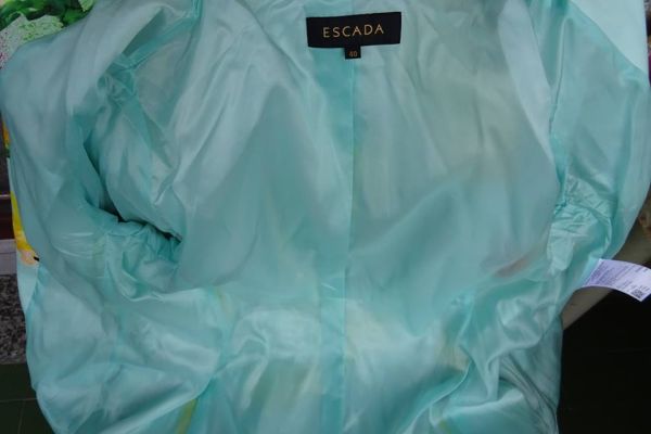 ESCADA  ORIGINAL AND NEW!jacket size 40 (46 IT) escadaoriginalandnewjacketsize-666cbcaeab7e0.jpg