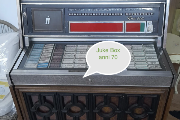 Jukebox anni '70 in ottime condizioni jukeboxanni70inottimecondizion1.png